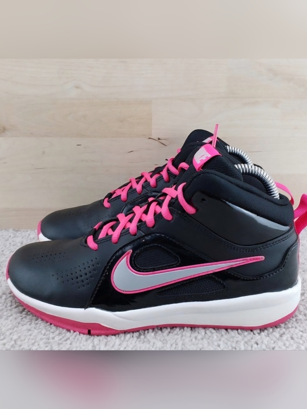 Nike Team Hustle 5.5Y Women's Size 7 Black Mid Top Basketball Shoes 599187-004